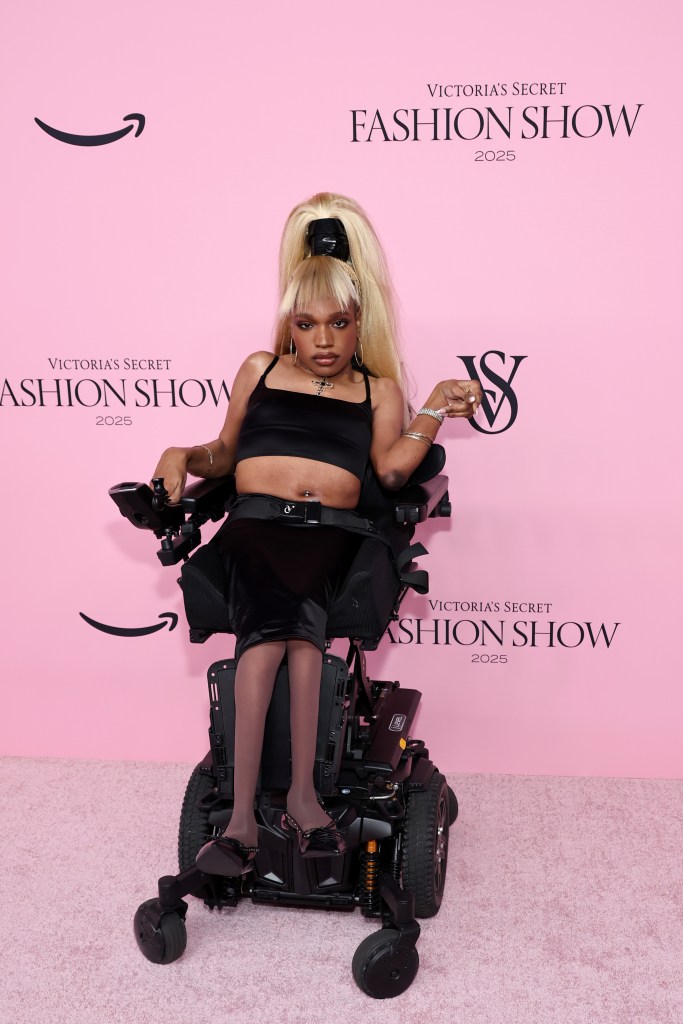 Aariana Rose Philip, Victoria's Secret Fashion Show 2025 red carpet
