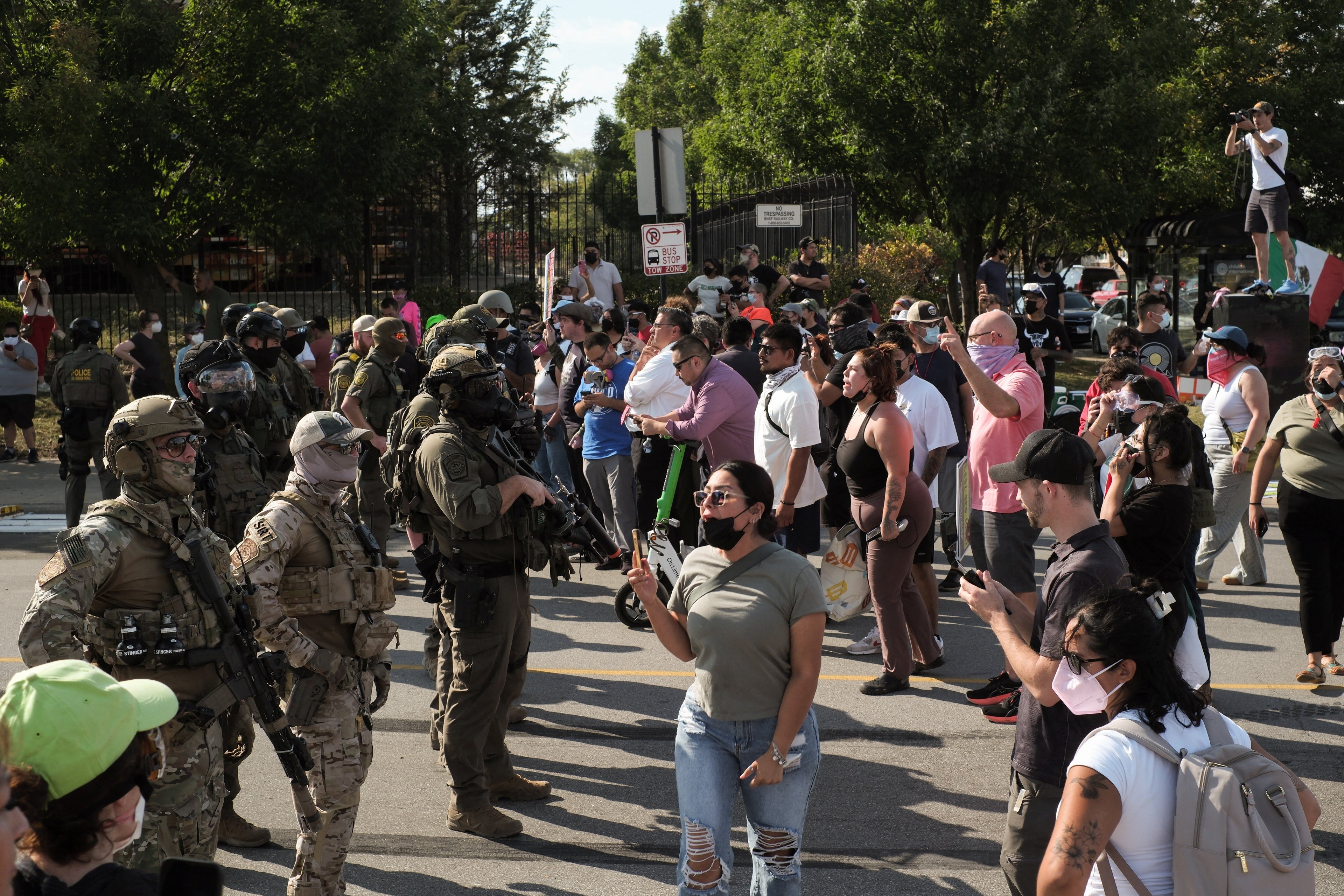 2025-10-04T233509Z_213925857_RC275HAG3E9Z_RTRMADP_3_USA-TRUMP-CHICAGO (1).JPG