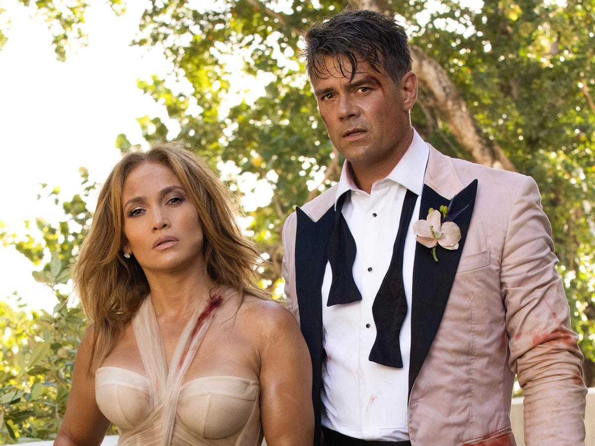 Jennifer Lopez and Josh Dushamel in Shotgun Wedding.