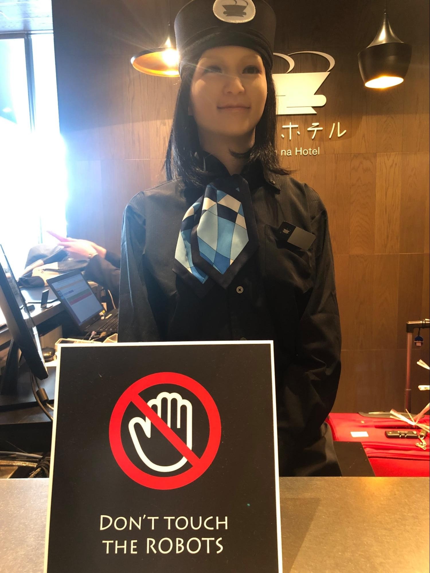 2019 tokyo hotel robot