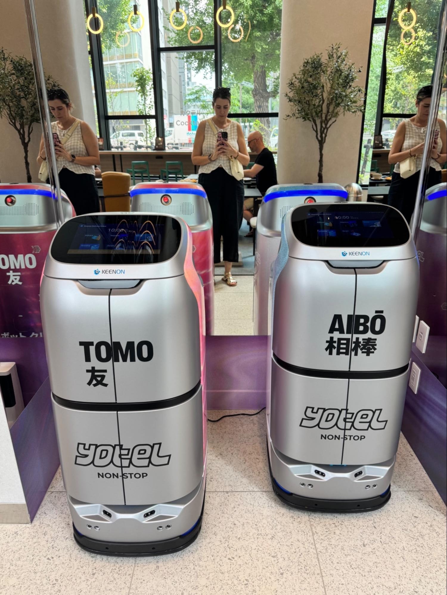 hotel Yobots