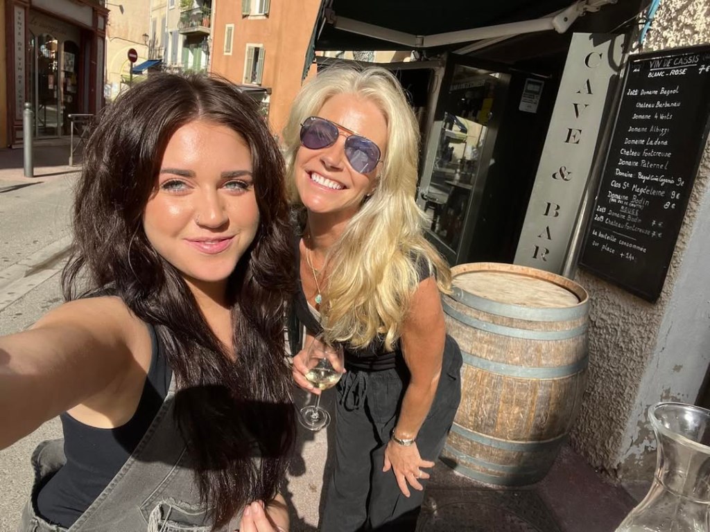 Melody Wilson and her daughter Meryl Maxwell posing for a photo.