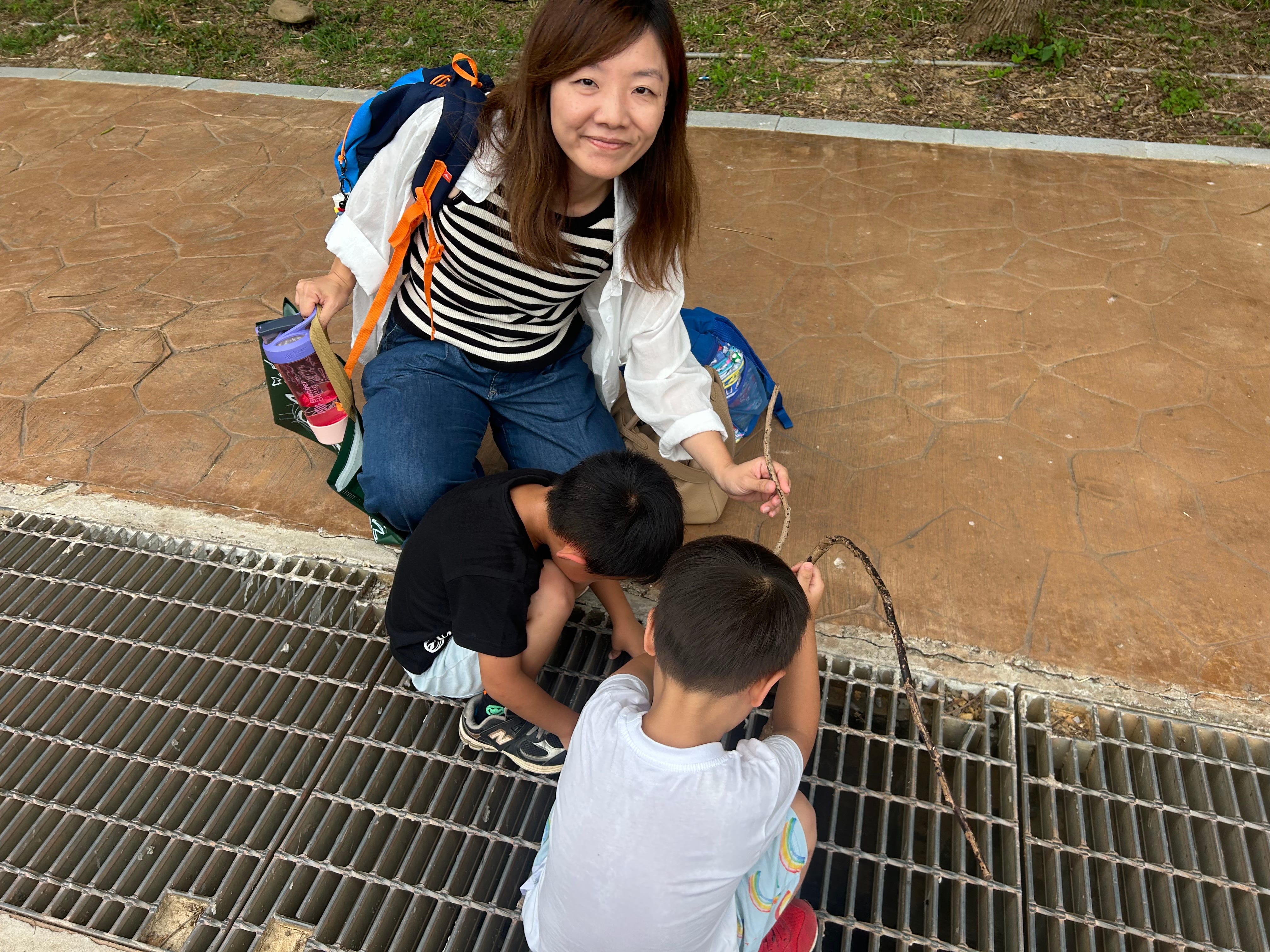 Karen Chang, a Hsinchu homemaker with her child (in black).