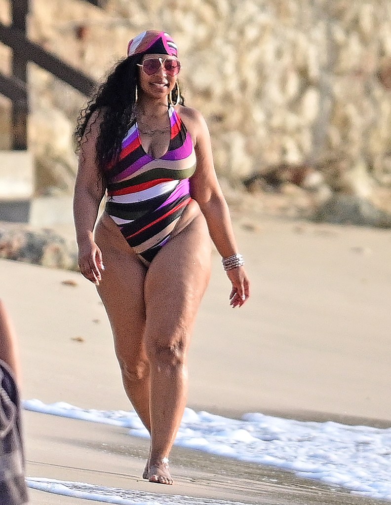 Ashanti soaks up the sunshine while on the beach in the Barbados.