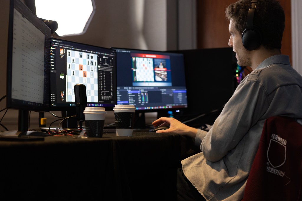Daniel Naroditsky playing chess at the computer.