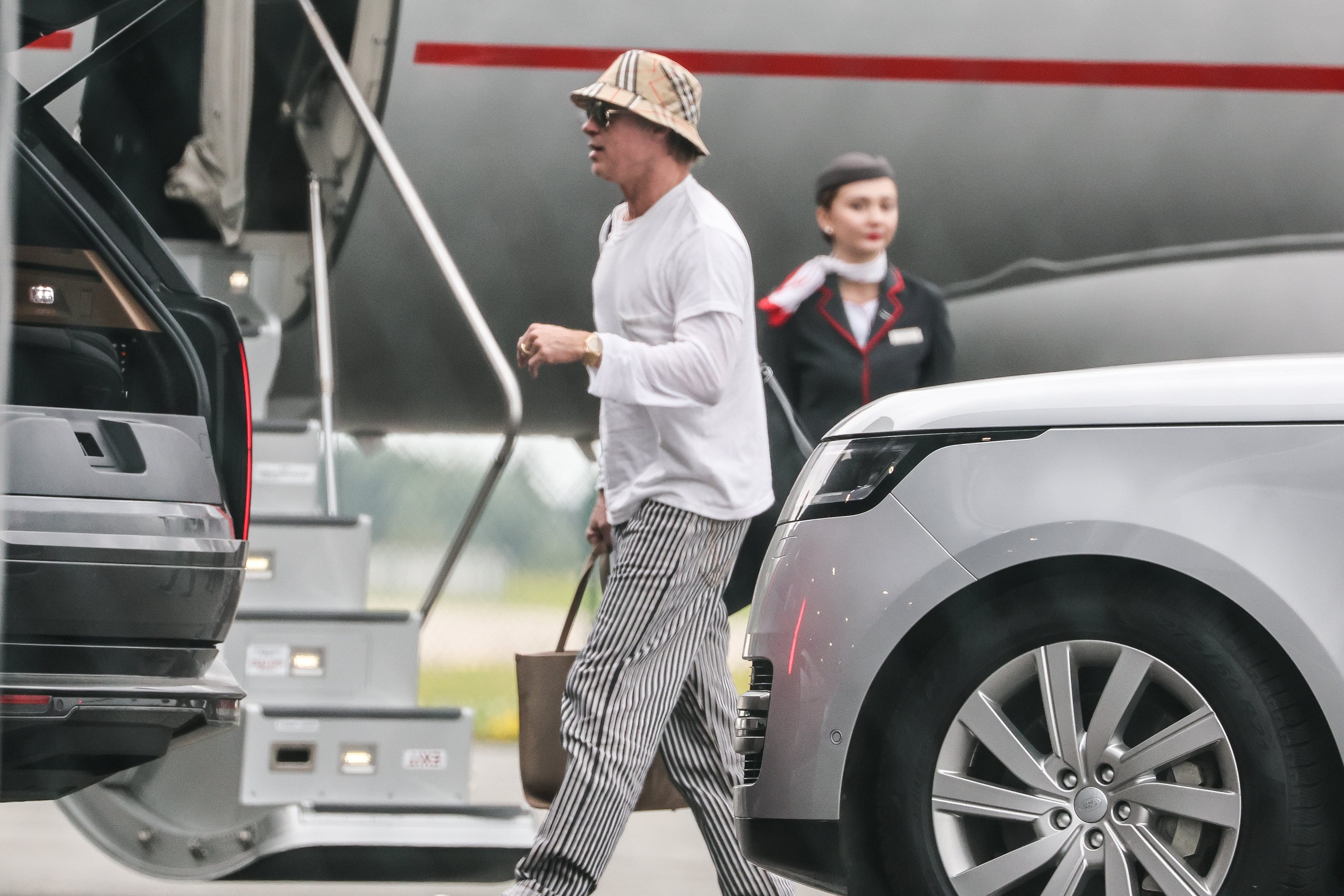 Brad Pitt deplaned a private jet.