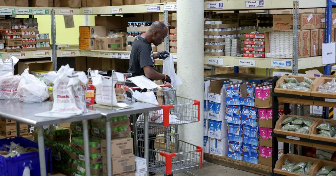 ‘A Man-Made Disaster’: Food Banks and Experts Issue Grave Warning as SNAP Benefits Set to Run Out Amid Government Shutdown