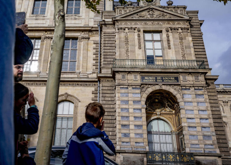 ‘It’s Got to Be an Inside Job’: Jewelry Thieves Weigh In on Louvre Heist