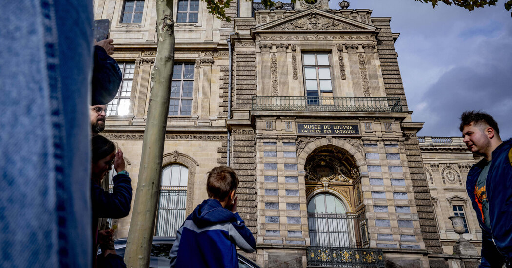 ‘It’s Got to Be an Inside Job’: Jewelry Thieves Weigh In on Louvre Heist