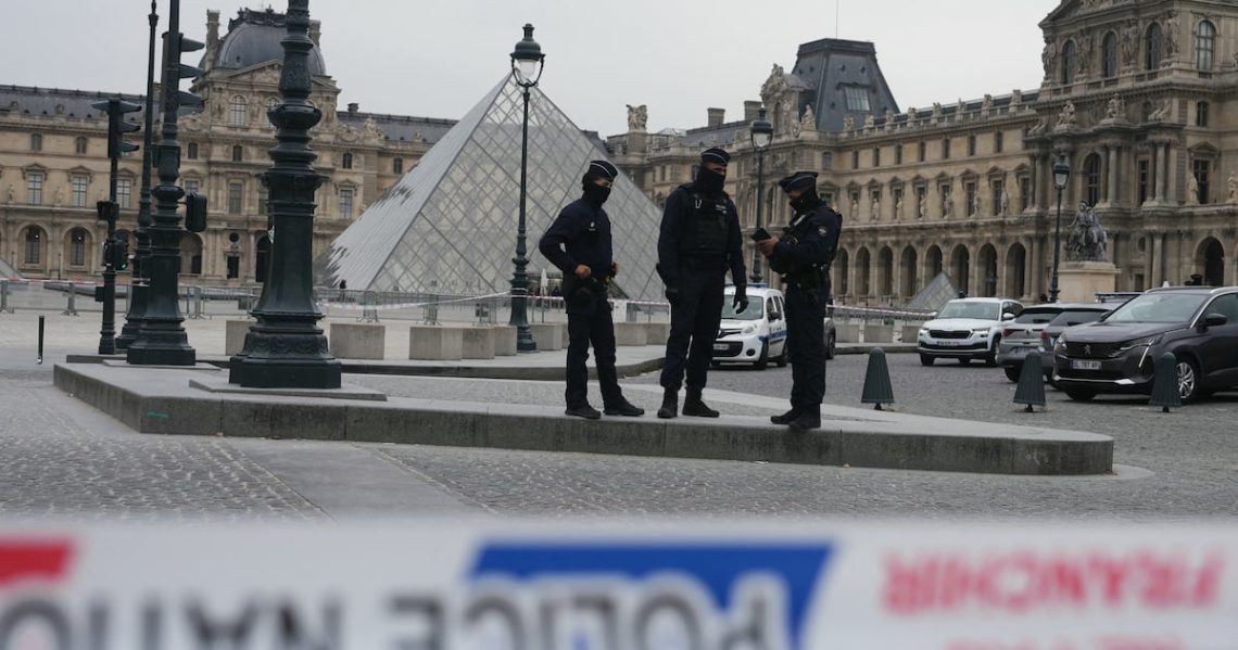 Cops Nab Louvre Thief Moments Before His Big Getaway