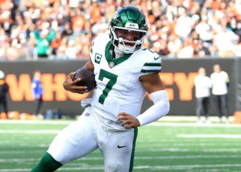 Jets’ Justin Fields reveals why he was ‘crying on the ground’ in closet before first win of season