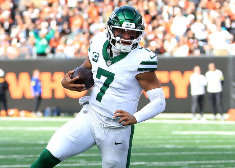 Jets’ Justin Fields reveals why he was ‘crying on the ground’ in closet before first win of season