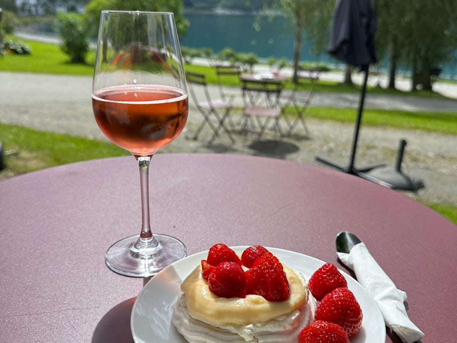 Cider and pavlova outside.