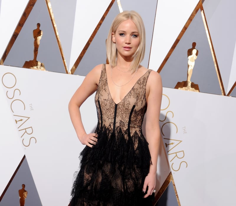 HOLLYWOOD, CA - FEBRUARY 28:  Actress Jennifer Lawrence arrives at the 88th Annual Academy Awards at Hollywood & Highland Center on February 28, 2016 in Hollywood, California.  (Photo by Gregg DeGuire/WireImage)