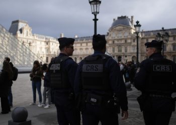 Paris prosecutor ‘deeply regrets’ arrests of Louvre jewel heist suspects made public