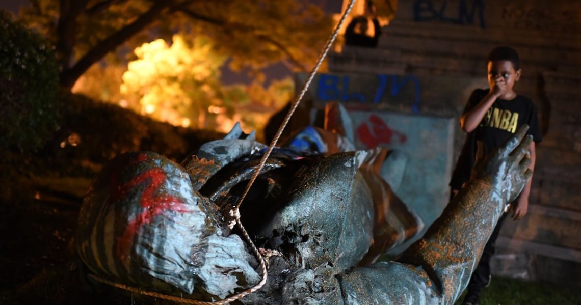 Trump Reinstalls Confederate Statue Torn Down in 2020 in D.C.