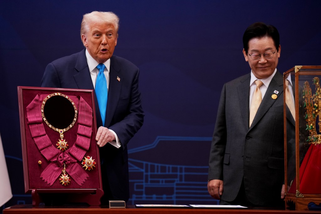 Donald Trump being presented with the Grand Order of Mugunghwa and the Silla gold crown by South Korean President Lee Jae Myung.