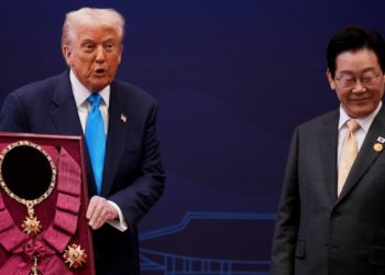Trump Lusts Over More Gold as South Korea Crowns Him in Bling