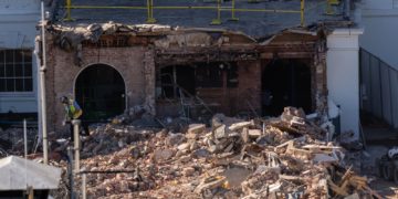 Critics question if White House ‘cut corners’ on asbestos safety in East Wing demo