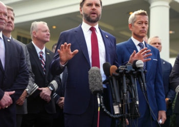 Trump Officials Warn of Air Travel ‘Disaster’ in November