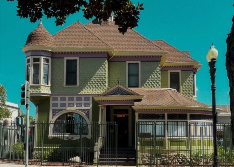 ‘Haunted’ historic SoCal home open for tours