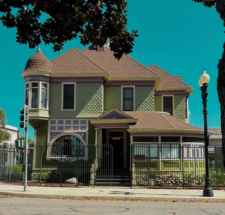 ‘Haunted’ historic SoCal home open for tours