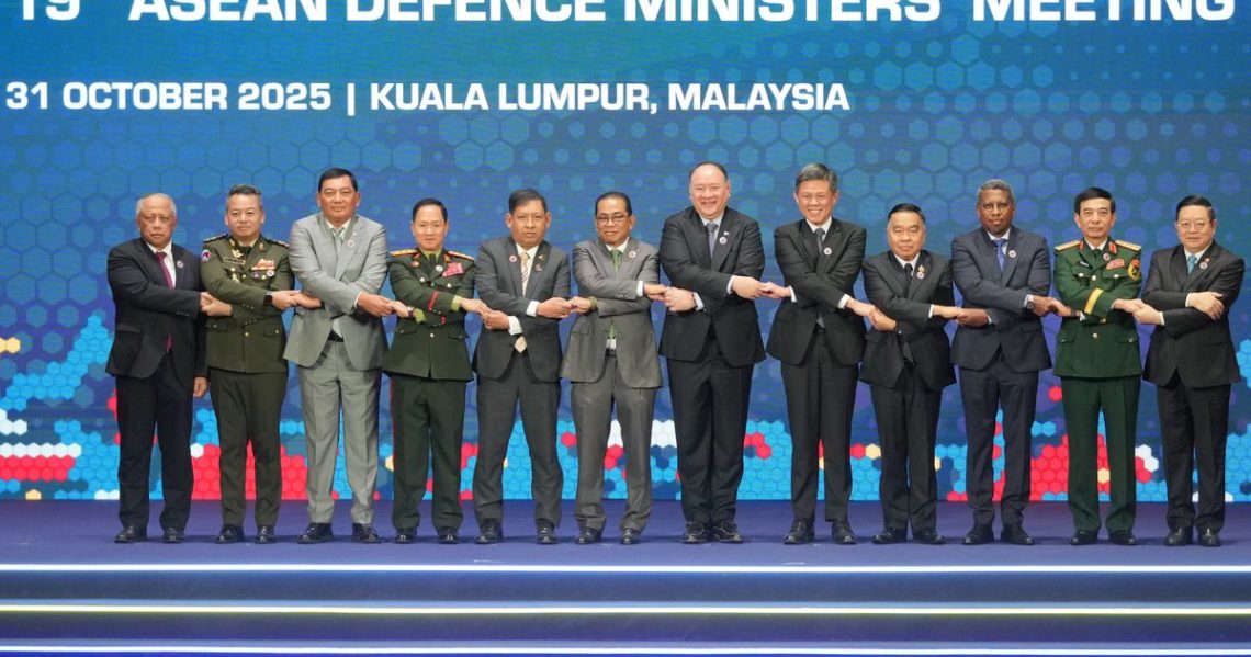 US defense chief vows to ‘stoutly defend’ Indo-Pacific interests in talks with China