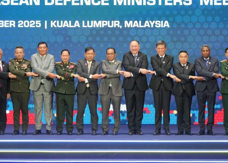 US defense chief vows to ‘stoutly defend’ Indo-Pacific interests in talks with China