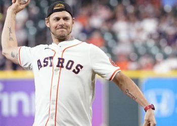 ‘I’m just playing the heel.’ Josh Reddick on that viral Yoshinobu Yamamoto tweet