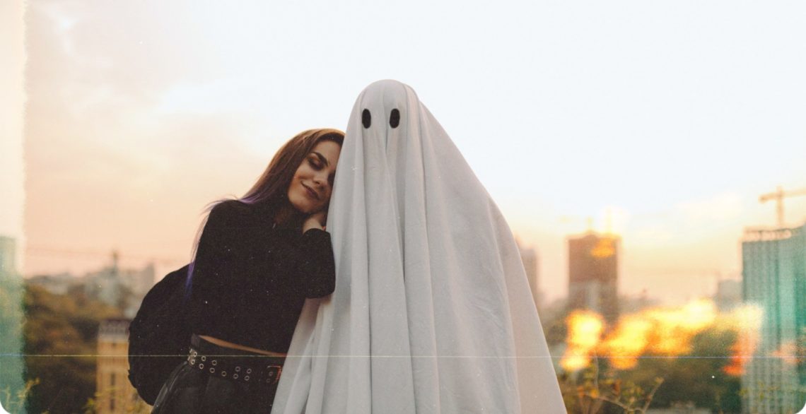 Singles Are Swapping Cuffing Season for ‘Hallowmances’