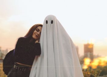 Singles Are Swapping Cuffing Season for ‘Hallowmances’