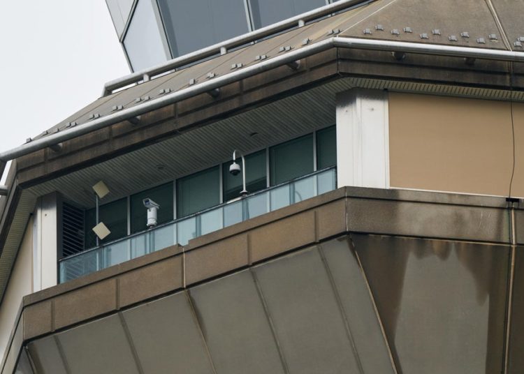 2,800 flights delayed Monday as air traffic controllers face pay pause