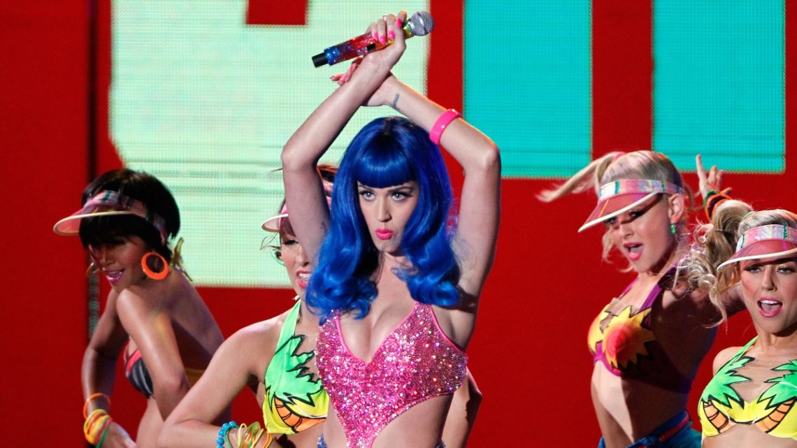 4 Recession-Era Pop Anthems That Made Being Broke Sound Fabulous