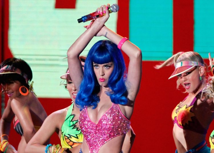 4 Recession-Era Pop Anthems That Made Being Broke Sound Fabulous