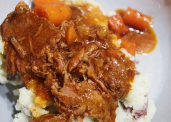 I made my mom’s slow-cooker pot roast recipe, which requires only 5 ingredients. It’s the ideal comfort meal.