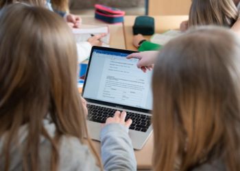 Apple education discounts and programs for students and educators