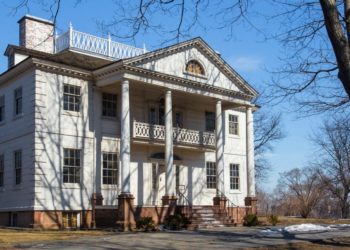 I visited a ‘haunted’ 18th-century mansion in New York City and saw things I couldn’t fully explain