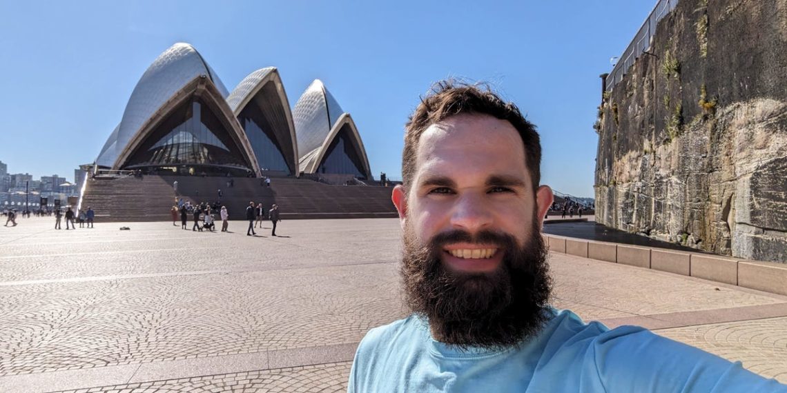 I paid off $90,000 in student debt by living with my parents. I moved to Australia, have my own place, and a higher salary.