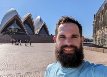 I paid off $90,000 in student debt by living with my parents. I moved to Australia, have my own place, and a higher salary.