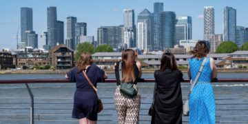 ‘Think big’: A 35-year finance veteran urges Gen Z to start their own businesses as entry-level jobs dry up