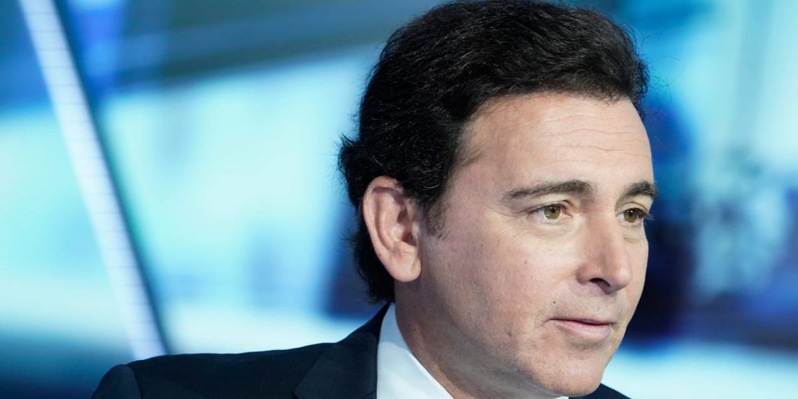 Former Ford CEO says EV market will see ‘gradual growth’ after pullback of federal incentives