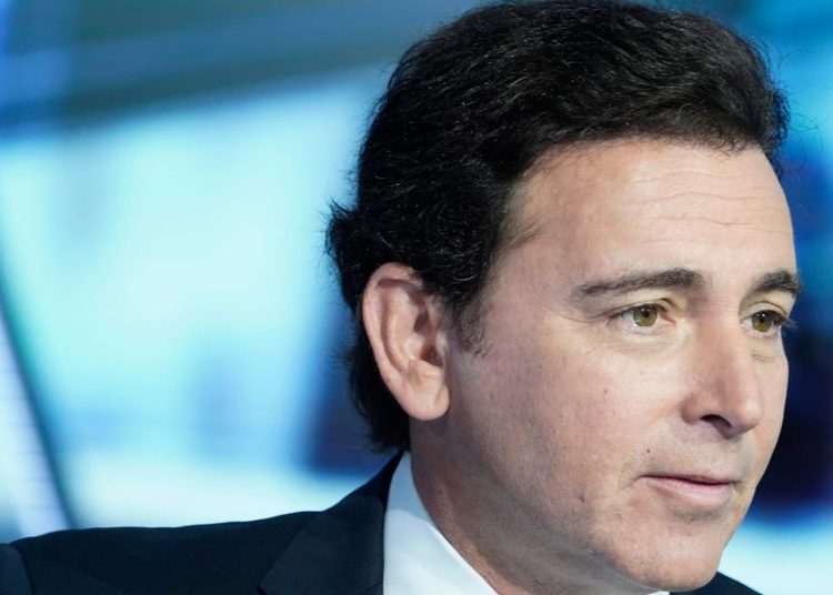 Former Ford CEO says EV market will see ‘gradual growth’ after pullback of federal incentives