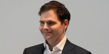 An AI bubble isn’t a bad thing if you’re a savvy investor, the CEO of chip company Groq says