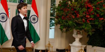 AI giants Anthropic, OpenAI, and Perplexity are rushing into India. It could be the ‘next billion users’ era again.