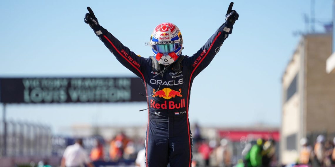 Hedge funds are on track for a banner year — but 2 charts show one group of money managers is the industry darling