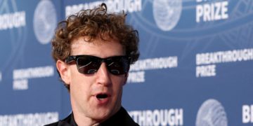 Forget the $100 billion club — there are now 6 people worth over $200 billion