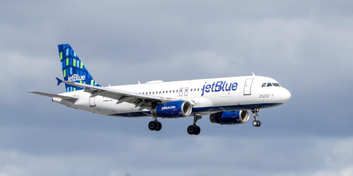 A JetBlue flight from Cancún to Newark had to make an emergency landing in Florida after a sudden plunge in altitude