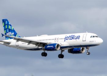 A JetBlue flight from Cancún to Newark had to make an emergency landing in Florida after a sudden plunge in altitude