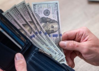 Aiming for FIRE but hate your job? Put your money into savings to change your life now, says a financial expert