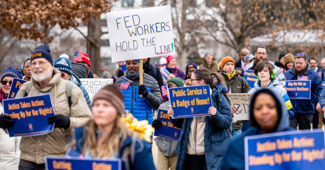 AFGE, largest federal workers’ union, calls for end to shutdown, putting pressure on Democrats